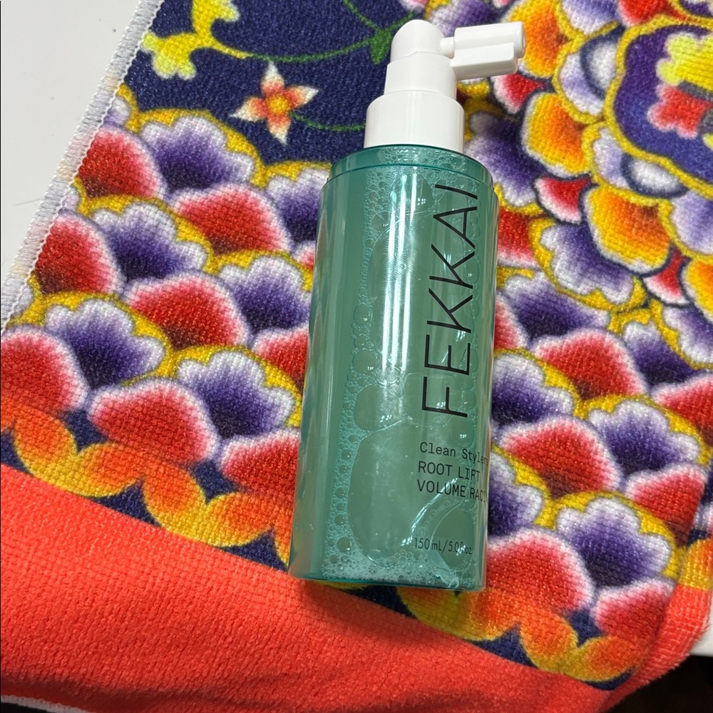 Fekkai Clean Stylers Root Lift 5 oz - Non-Sticky Adds Humidity-Resistant Volume - Picture 2 of 5